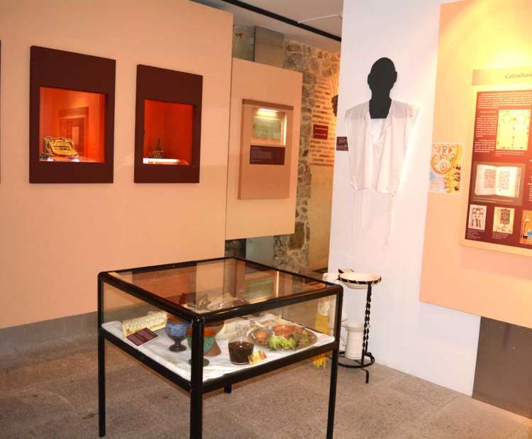 Muestra de objetos de la exposición en el Museo Judío de Béjar