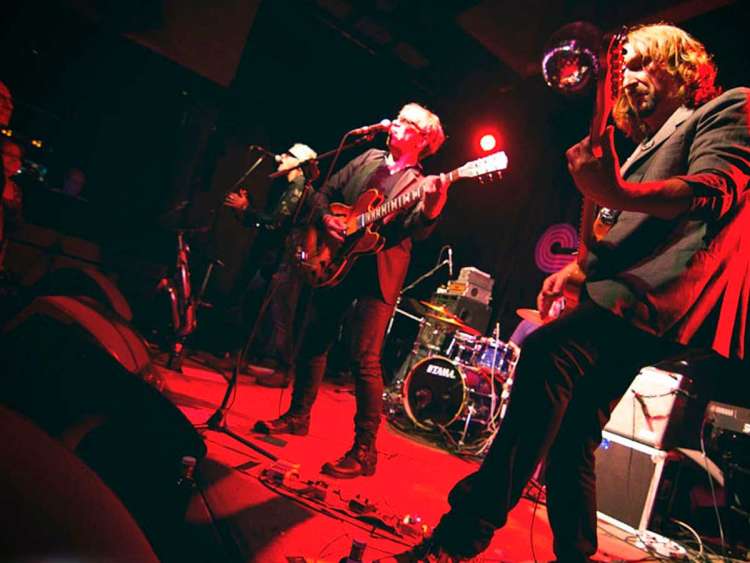 Nacha Pop durante uno de sus conciertos