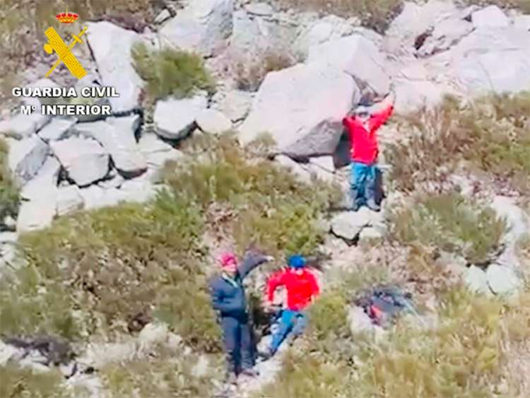 Varias personas en la en la Vereda Laguna de los Caballeros