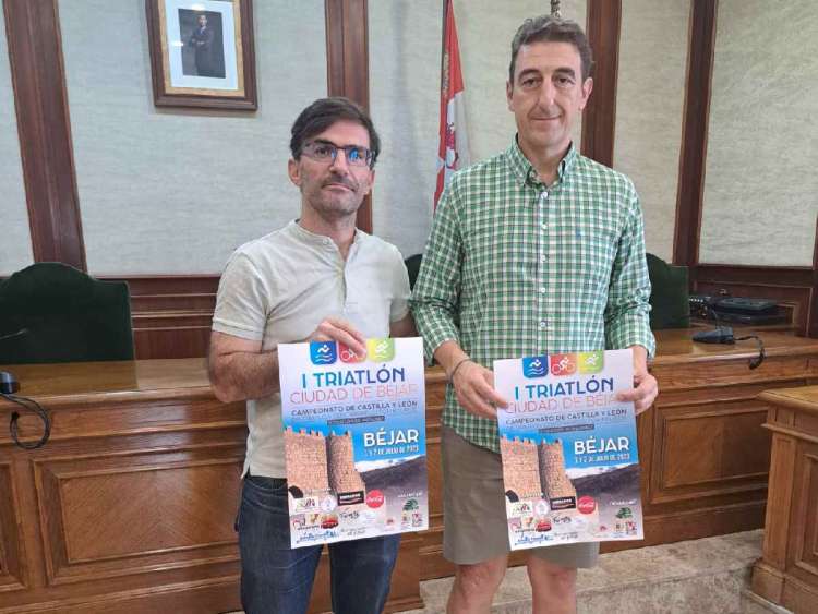 El concejal Rubén Martín y el presidente del Club Deportivo Tribeteam, Miguel A. Martín  en la presentación 