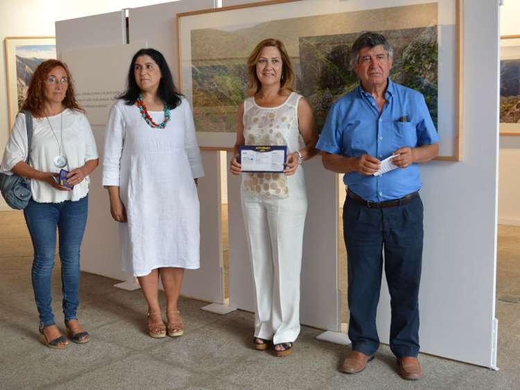 Sierra Puparelli, Raquel González, Purificación Pozo y Alejo Riñones durante la presentación de la exposición  Huellas de las Arribes