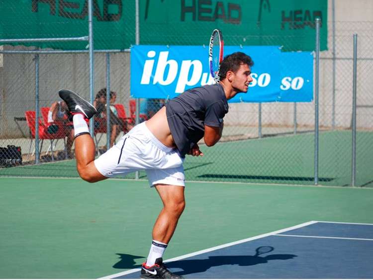 Uno de los lances de los cabezas de lista del Open de Tenis ciudad de Béjar
