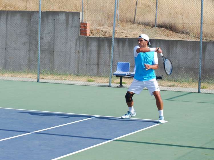 Uno de los partidos de las fases previas del Open de tenis Béjar