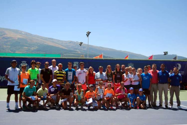 Foto de familia del Open de Tenis Ciudad de Béjar