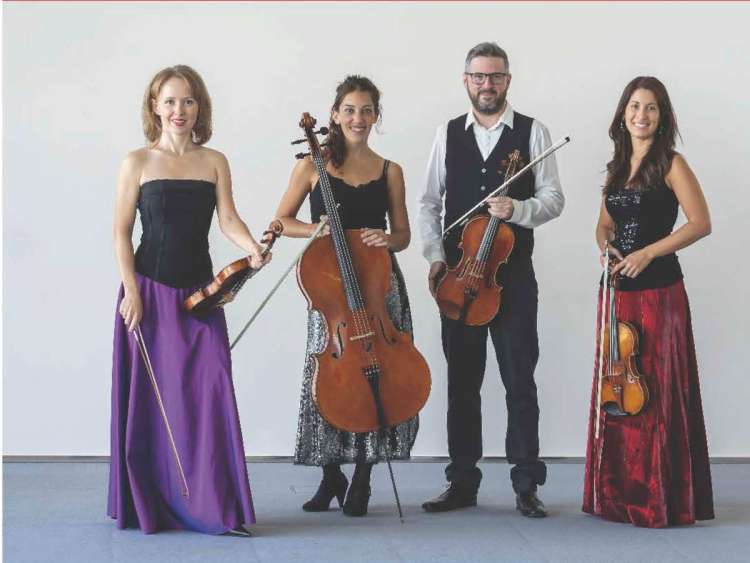 Vista parcial de cartel anunciador