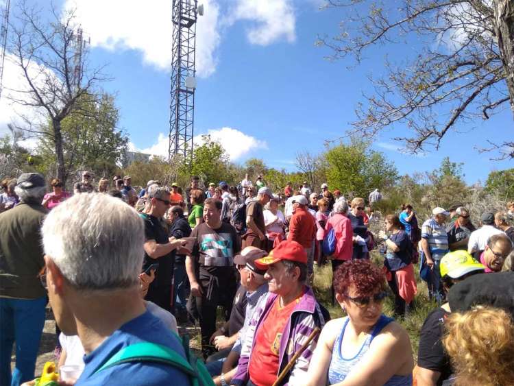 Parada en la Cruz del Peladillo de la Romería de la Peña de la Cruz