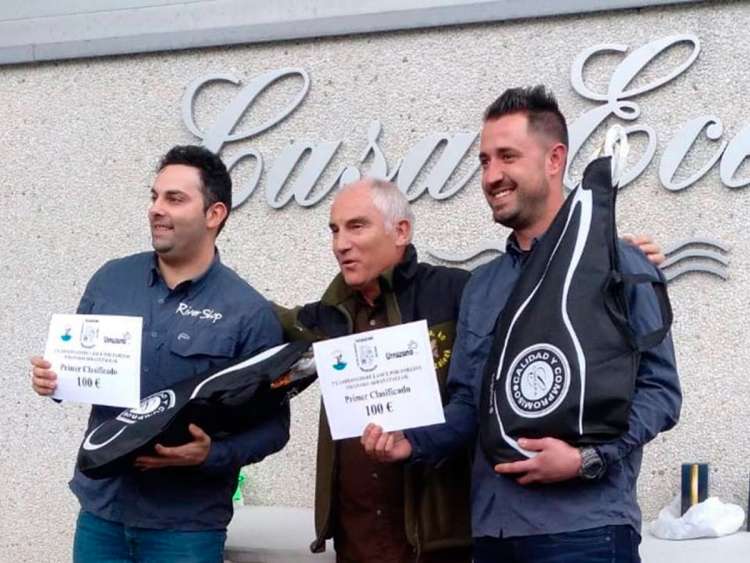 Los pescadores de Béjar y de Piedrahita recibiendo su premio