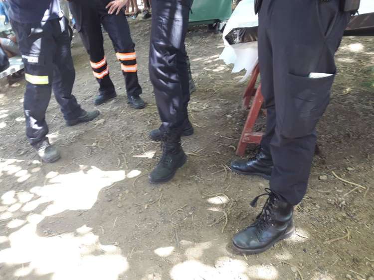 Imagen  de los pies de diferentes miembros de las Fuerzas de seguridad. Jose Luis R. Celador