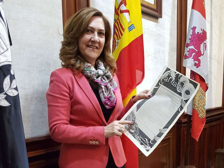 Purificación Pozo presenta bases de desfile de Carnaval