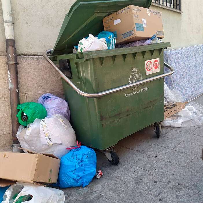 Contenedor repleto de basura