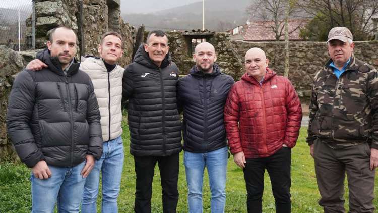 Miguel Heras junto a los organizadores de la Garduña Trail en la presentación en Navacarros