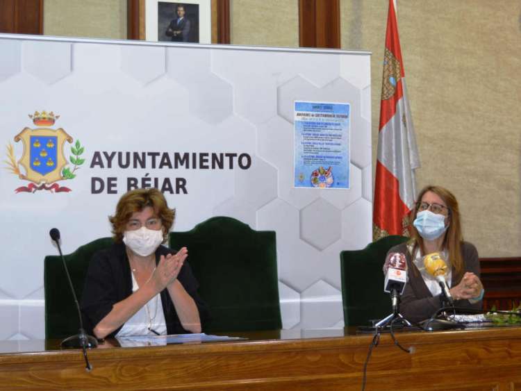 La alcaldesa presentando las jornadas en Béjar