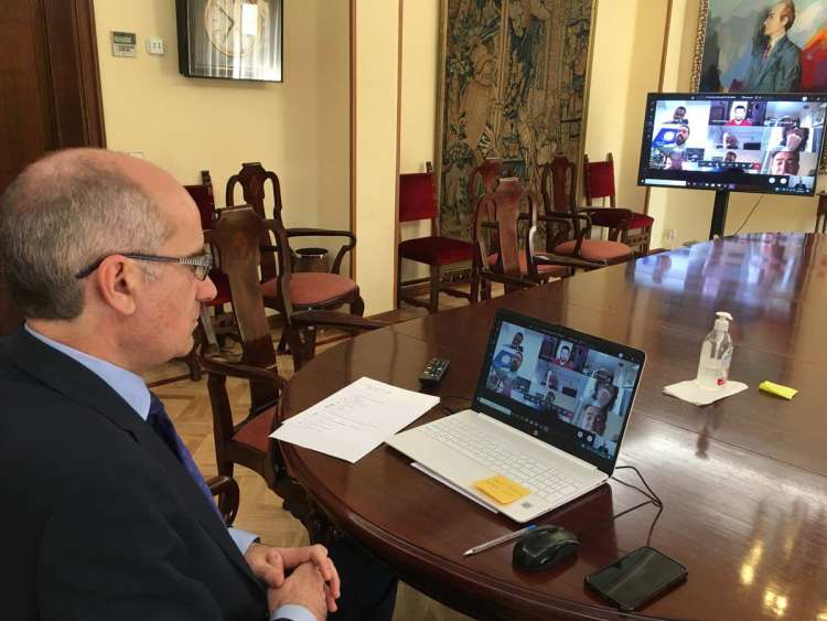 Reunión del presidente de l Diputación con empresarios de la provincia