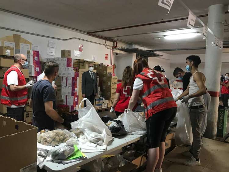 Visita del presidente de la Diputación de Salamanca a las dependencias de Cruz Roja