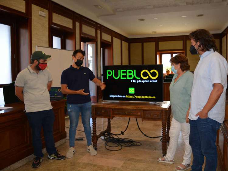 Un momento de la presentación de la app en el ayuntamiento