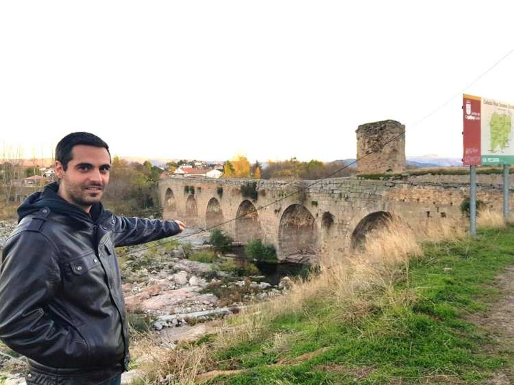 Carlos Javier Salgado Fuentes junto al Puente del Congosto