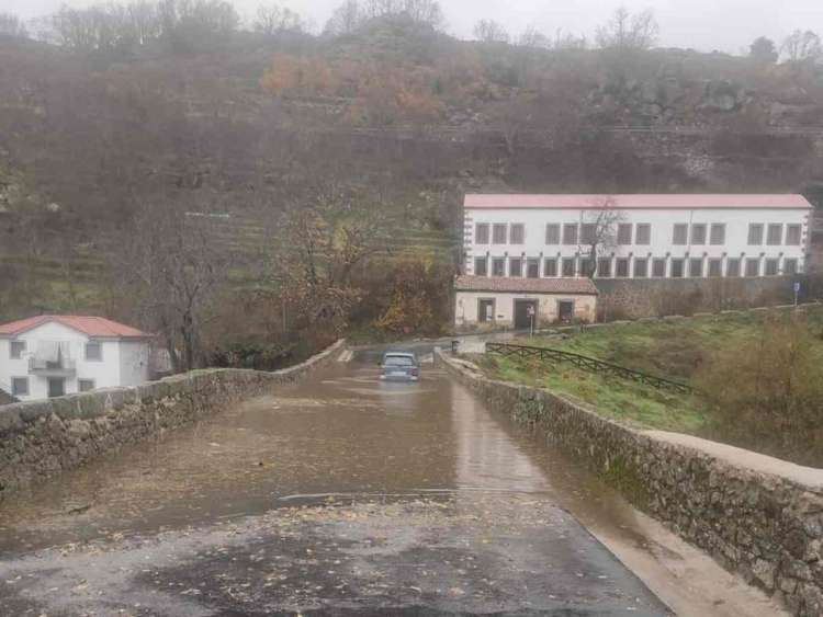 Puente de San Albin inundado