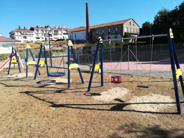 Columpios instalados en Puerto de Béjar
