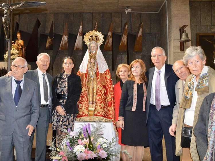 Purificación Pozo junto a los participantes de la festividad en Madrid