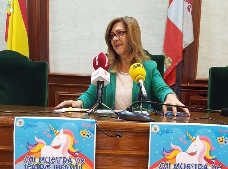 La concejala, Purificación Pozo, presenta la muestra de teatro