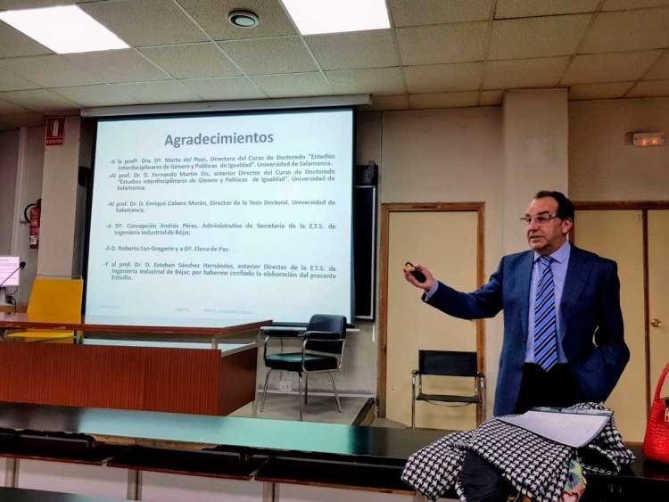 Ramón Hernández Garrido durante la presentación del estudio