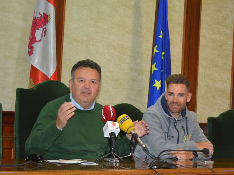 Raúl Hernández y Moisés Dueñas presentan las pruebas