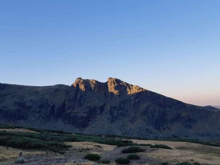 Parte del recorrido de la prueba con los Dos Hermanitos al fondo