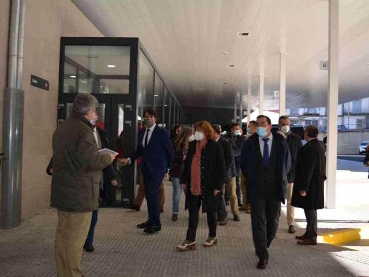 Autoridades en la presentción de las obras en la estación de autobuses de Béjar