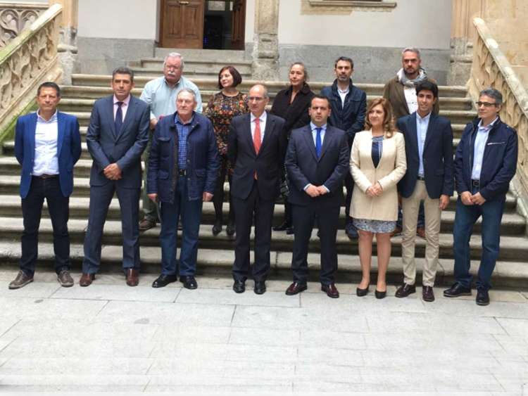 Representantes municipales reunidos en la Diputación de Salamanca