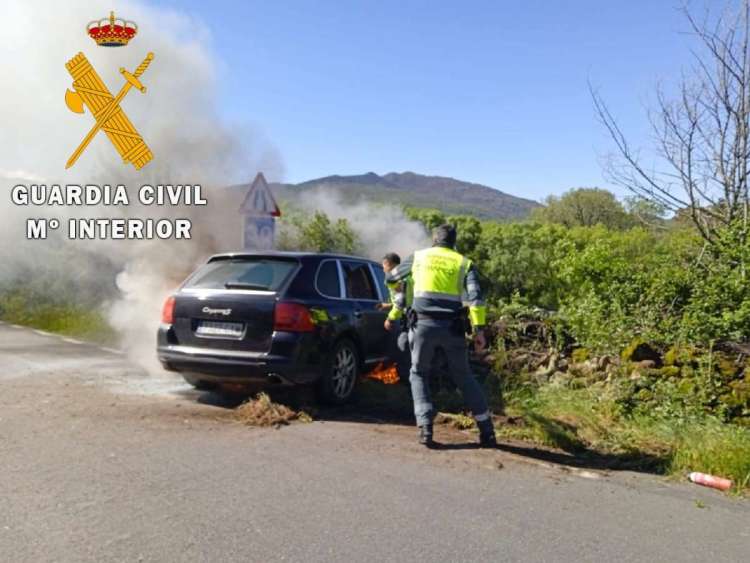 Un momento del rescate efectuado por los agentes de Béjar