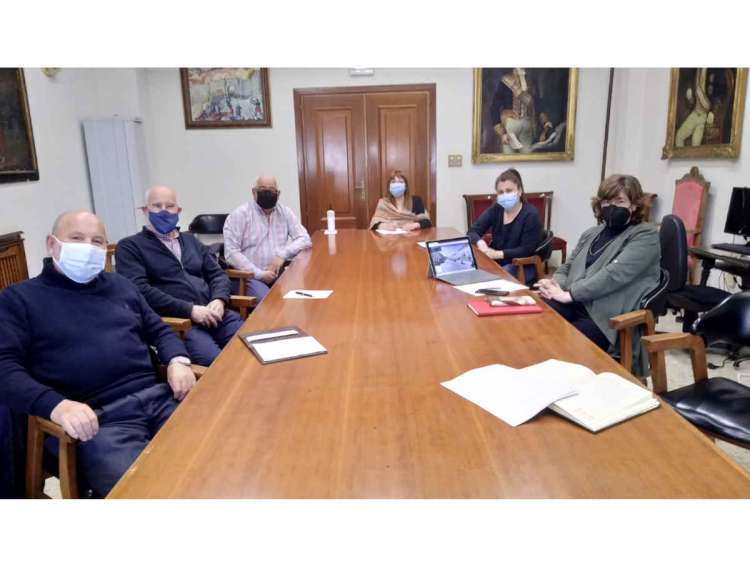 Reunion en el Ayuntamiento con los vecinos de Los Praos