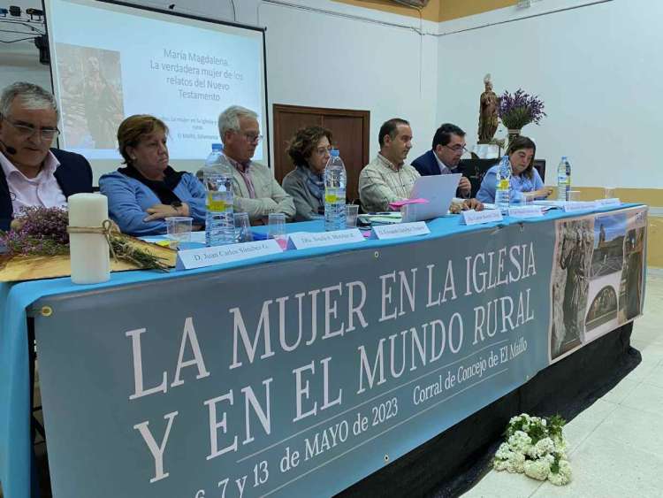 Reunión de mujeres en El Maillo