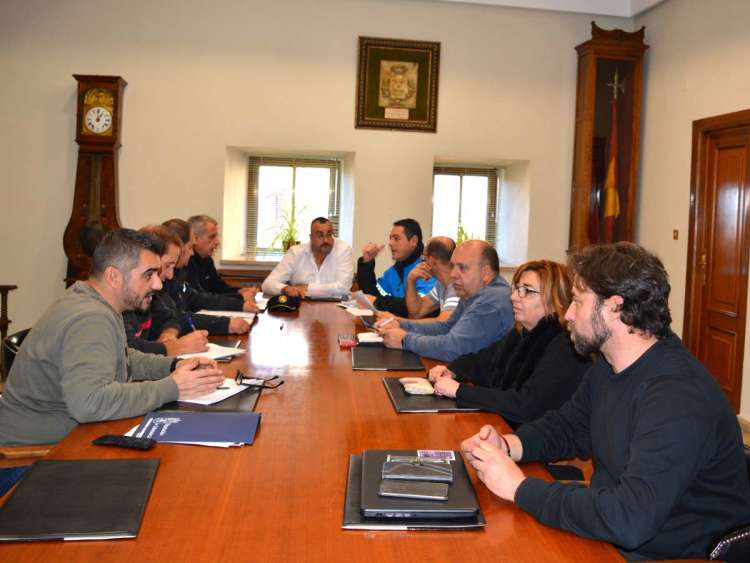 Reunion preparativos para la cabalgata de RRMM de oriente