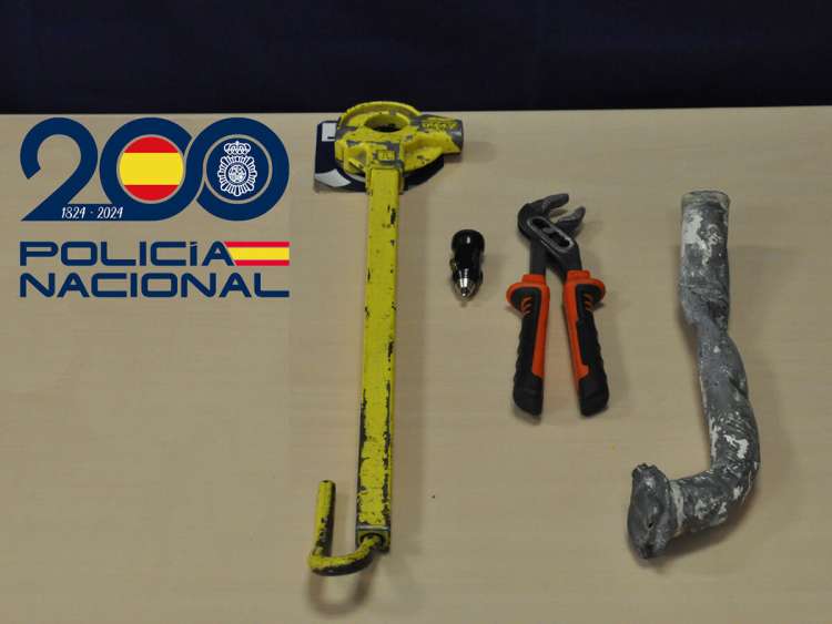 Herramientas incautadas por la Policía Nacional en Béjar tras un robo con fuerza en vehículos