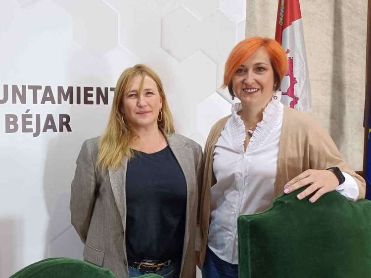 Rosa torres con técnico de de la Concejalía