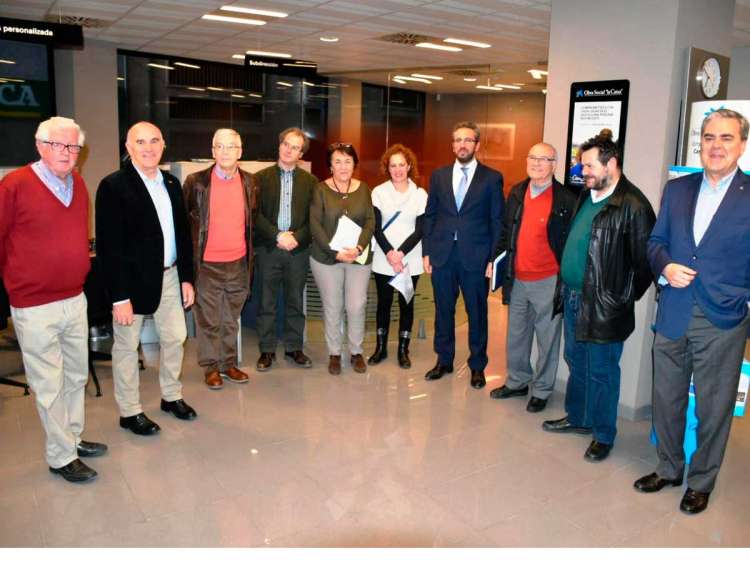 Miembros del Rotary y de La Caixa durante la presentación de las ayudas