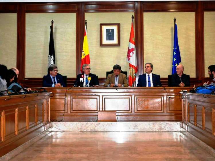 Visita del gobernador rotario, Salon de Plenos