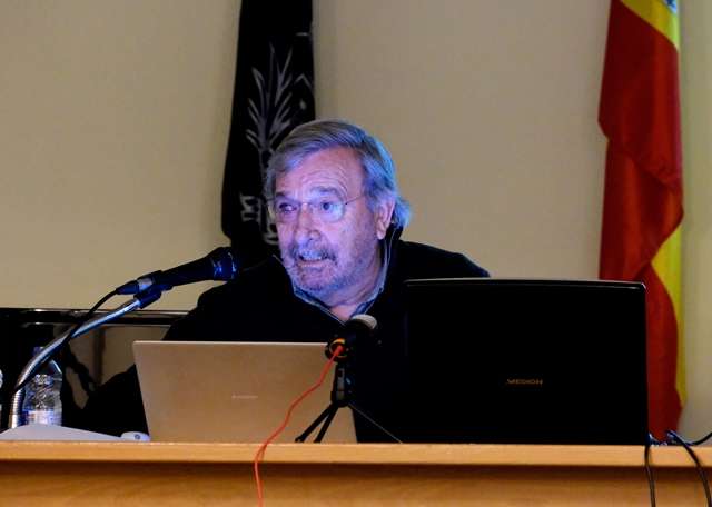 Santiago Bayón durante su charla en el Centro de Cultura San Francisco