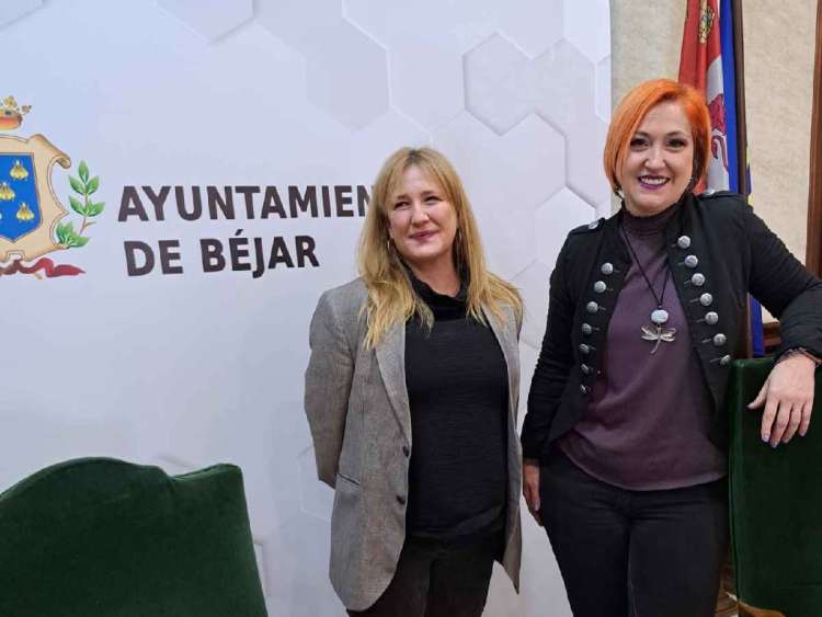 Servicios Sociales, Técnica del departamento junto a la concejala del área, Rosa Torres