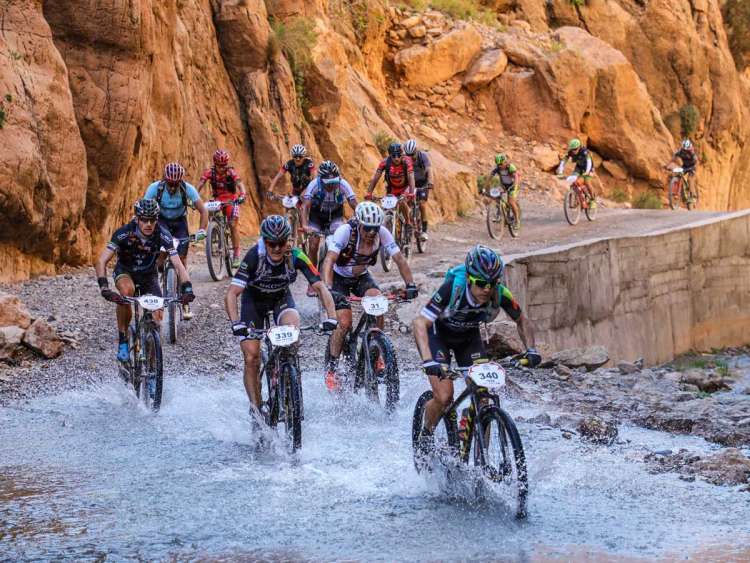 Grupo de escapados durante la 2ª etapa de la Titan Desert