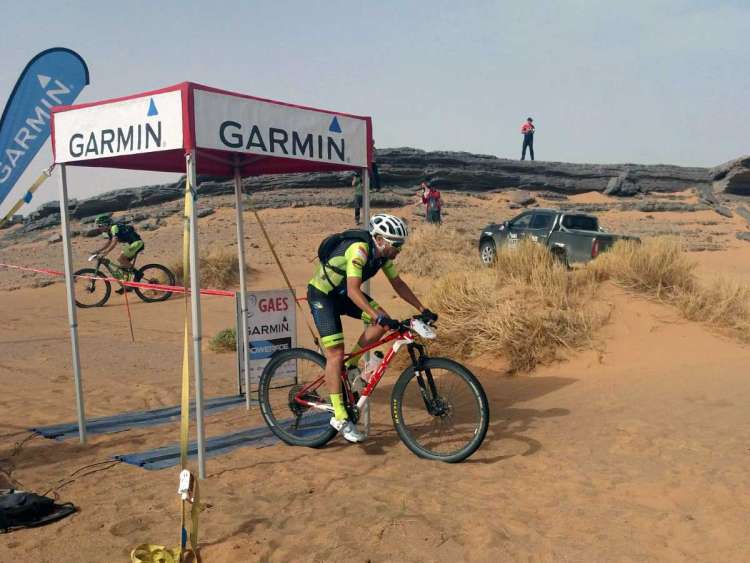 Moisés Dueñas pasando uno de los puntos de control de la 5ª etapa de la Titan Desert