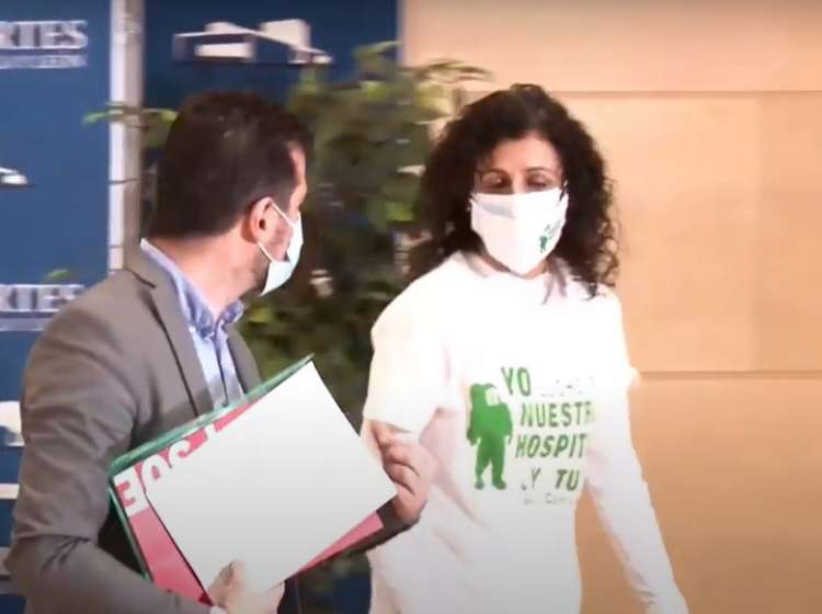 Tudanca junto a la representante de la Plataforma Bejarana