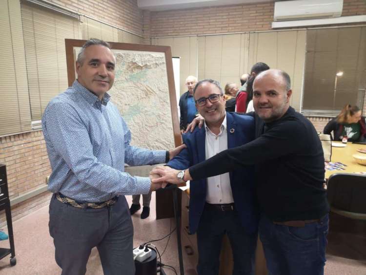 Representantes e Turismo Candelario durante el acto e de presentación