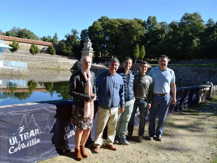Mª del Castañar Rodilla, Alejo Riñones, Raúl Hernández, Pablo Hernández y Alberto Ramírez en El Bosque durante la presentación de la prueba