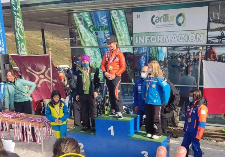 Valeria Sánchez Garbaya en el podium
