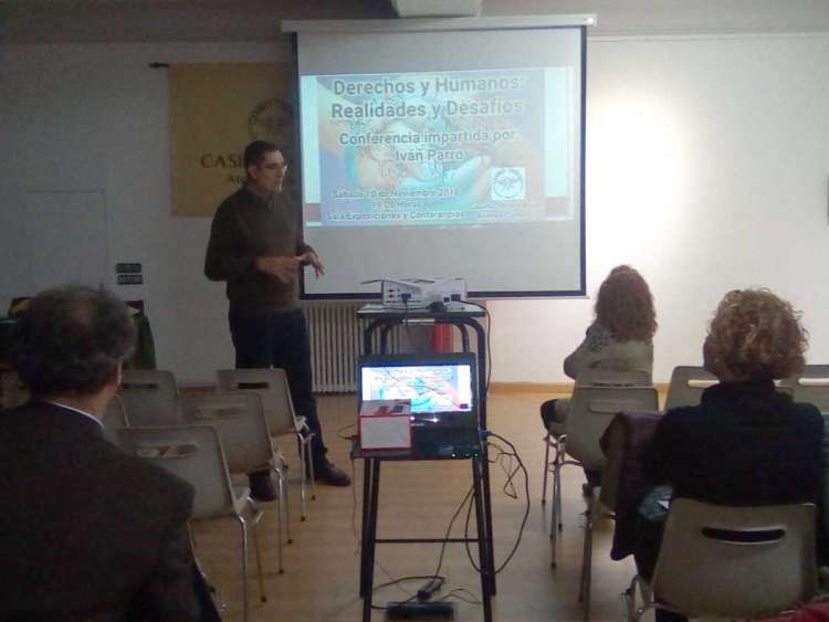 Iván Parro durante su conferencia en el Casino Obrero