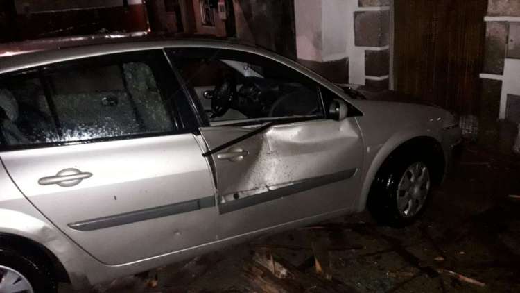 Daños del temporal en un vehículo