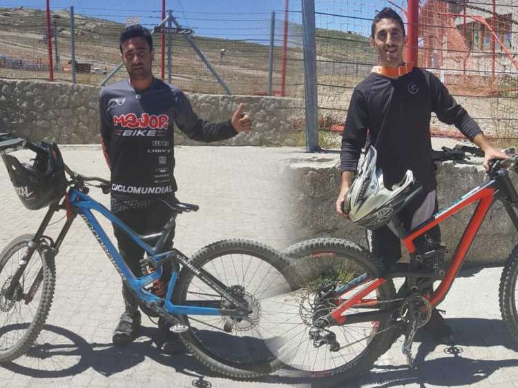 Alberto Aire y Víctor López en las instalaciones del Bike Park de la Covatilla