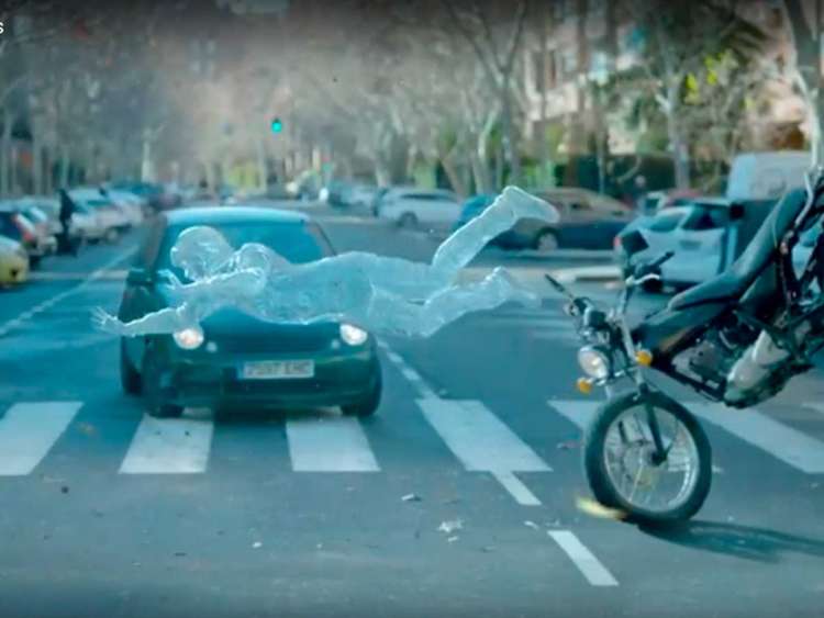 Fotograma video hombre de cristal