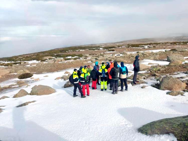 Grupo de voluntarios en la Sierra de Béjar